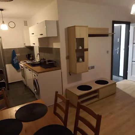 Juki 2, Obok Katowice Wynajem Na Doby, Krotkoterminowy, 2 Pokoje, Mozliwosc Dodatkowych Dwoch Osob Na Rogowce W Salonie Za Dodatkowa Oplata, 37m2,- Po Kapitalnym Remoncie, Wifi Chorzów