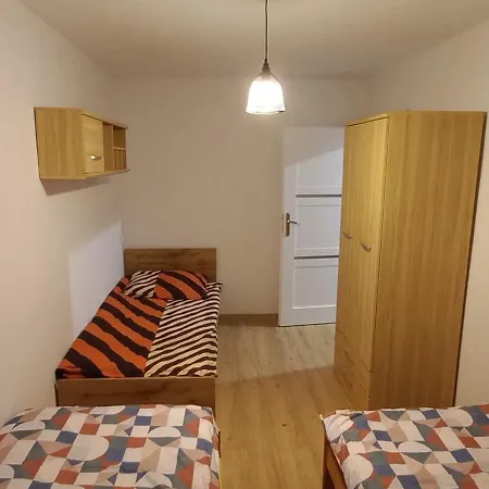 Apartment Juki 2, Obok Katowice Wynajem Na Doby, Krotkoterminowy, 2 Pokoje, Mozliwosc Dodatkowych Dwoch Osob Na Rogowce W Salonie Za Dodatkowa Oplata, 37m2,- Po Kapitalnym Remoncie, Wifi