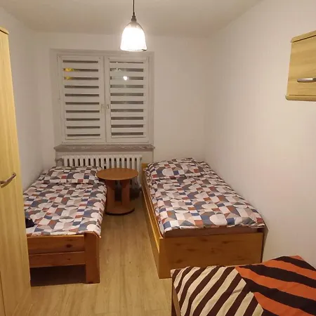Juki 2, Obok Katowice Wynajem Na Doby, Krotkoterminowy, 2 Pokoje, Mozliwosc Dodatkowych Dwoch Osob Na Rogowce W Salonie Za Dodatkowa Oplata, 37m2,- Po Kapitalnym Remoncie, Wifi Apartman *