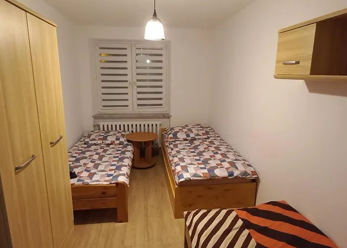 Juki 2, Obok Katowice Wynajem Na Doby, Krotkoterminowy, 2 Pokoje, Mozliwosc Dodatkowych Dwoch Osob Na Rogowce W Salonie Za Dodatkowa Oplata, 37m2,- Po Kapitalnym Remoncie, Wifi Appartamento *